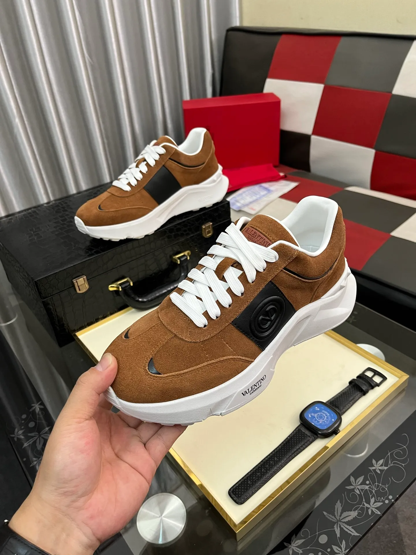 Men's shoes 💰480⌚️⌚️ VALENTINO Valentino's 2024 ss spring and summer new hot casual sports shoes, imported elastic fabric upper ➕The heel is Warren's exclusive rivet shape. The whole is very representative, the combined outsole is really easy to wear and very comfortable on the foot ~ Comes with **4 cm, classic, comfortable and versatile! Size: 38-442️⃣Colors available